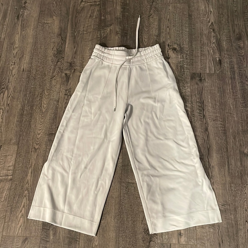 Lululemon Soft ambition cropped pants